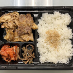 精肉卸問屋直営 焼肉 直売 六花 - 国産豚の焼き肉弁当（税込み５８０円）