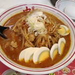 Moukotammennakamoto - 味噌卵麺900円(税込)麺硬め辛さ2倍にｸｰﾎﾟﾝの生卵ﾄｯﾋﾟﾝｸﾞ
                硬めの麺のポキポキ感最高♪スープの染み込んだモヤシも美味い。
                こんなに旨かったっけ！？やっぱりこの味大好きだわ★★★