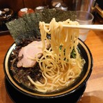 横浜家系ラーメン 三郷家 - 麺リフト(22-09)