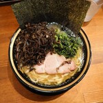 横浜家系ラーメン 三郷家 - 好みはすべて普通で(22-09)