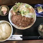 豚人 - 上州麦豚の西京焼定食全景