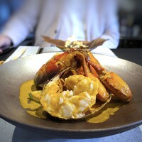 日本料理 TOBIUME - ◆ブルターニュー産オマール(別注品）・・これは一尾ですけれどマァ立派。 伊勢海老から取ったアメリケーヌソースでいただくという贅沢。