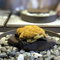 日本料理 TOBIUME - ◆始まり　「嫁に食わすな」・・最初からスゴイワ。相島の赤雲丹、有揚げの海苔、焼き茄子