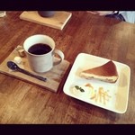 HAGI CAFE  - HAGISOオリジナルブレンド珈琲と、ラム漬け無花果のチーズケーキ