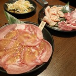 Shinkaichi Sakaba Jounetsu Horumon - ネギ塩タン（豚）／上ミノ／ハナハナ