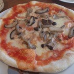 エノテーカ  イプリミ ギンザ - キノコのピザ