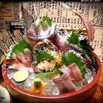 活魚水産 - 活魚水産@徳島で地魚盛阿波を魔王で流し込む。鳴門鯛の鯛めしや炙りサバ棒寿司が最高に美味しかった。明日がんばれそう。