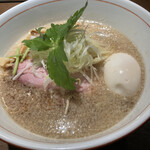 麺や 虎徹 - 背脂地鶏中華そば（塩、細麺）味玉