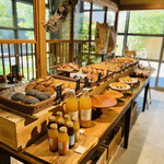 ALPS BAKERY - ◎ 「松本十帖」の旅館「小柳」の二階にある『ALPS BAKERY（アルプスベーカリー）』。