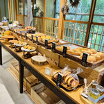 ALPS BAKERY - ◎毎日日替わりで20種類程度のパンが販売されている。