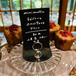 ALPS BAKERY - ◎ラズベリーとホワイトチョコのマフィンを購入