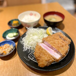 とんかつ さくたろう - ロースかつ定食（200g）