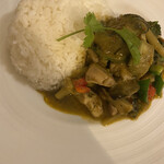 タイ料理 スワンナプームタイ - 鶏肉のグリーンカレー