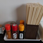 名もないラーメン屋 - 卓上