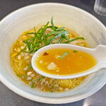 石山商店 - シークワーサーの奥に鶏の旨味を感じるスープ