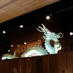 パンダ レストラン - 何らかのボールをいくつか集めてこの竜にもっていくと、死んだキャラが生き返るか、またはご飯大盛りサーヴィスしてくれるらしい