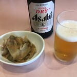 四川乃華 - キャーーー！！！
            
            先ずはコレ　チンカチンカの冷やっこいルービーで乾杯ヽ(´o｀
            
            
            アテは搾菜。