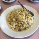 四川乃華 - 中華来たらやっぱコレね。
            
            チャーハンヽ(´o｀
            
            メシ系メニューは外せない。
            
            
            肉が甘いんかな？？？　かなり甘味感じるチャーハン。
            
            が、そんな事よりぬるい。
            
            ビックリするくらいぬるい。
            
            
            
            