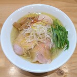 Mendokoro Guriko - 鶏塩味玉ラーメン（900円）