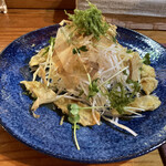 おいちい - ごぼう天と大根のサラダ．ハーフサイズオーダー可能とのことでそちらで．ドレッシングが手作りを感じるこの辺りの？甘い醤油系のもので好印象