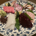 竹うち - お造り盛り合わせ　中トロ,クチミ,真鱈昆布締め,タコ,クジラ,剣先イカ