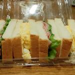 ディオ - ハムとたまごのミックスサンド (税抜)184円 ※角度を変えて (2022.09.19)