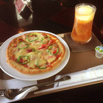 カフェラウンジ ガチャベル - ミックスピザ