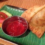 ナマステNIPPON - ベジタリアンセットのサモサ。優しい味付けのポテトカレーがぎっしり詰まってました。