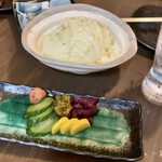 炭火焼とり わきや - キャベツにお新香盛り