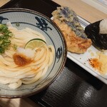 Miyatake Sanuki Udon - 別の日の生醤油並400円、かしわ天190円、京なす天190円、ツナマヨおにぎり130円✨