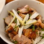 らぁ麺 いしばし - 鶏モモチャーシューご飯(300円)。