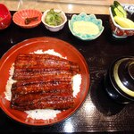 炭火焼うなぎ 金字塔 - 