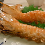 さ々木 - 頭部の殻は簡単に取れるように包丁が入ってる☆　ソコだけ取って、後は殻付きのままパクッ☆　脚も予め取られてます☆