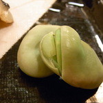 さ々木 - 空豆は皮も柔らかく炊けてる☆　反対側に盛られた蕗の葉の佃煮と色の対称をなす☆