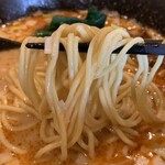 Chaina Dainingu Kuin - 担々麺、麺リフト