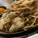 地鶏焼 かがり火 - 野菜はもやしとキャベツのみ