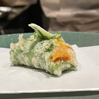 江戸前晋作 - 雲丹　大葉で包む