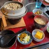 Torisei - 鶏皮の炭火焼風釜飯定食(税込1,350円)。
                鶏皮の釜飯と三つ葉、肉団子、玉子焼き、
                お味噌汁にお漬物。
                ボリュームもたっぷり。