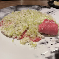 焼肉レストラン ROINS 久茂地国際通り店 - どこがお肉の一枚一枚の切れ目か、ホールスタッフが見つけるのが大変そうでした。笑