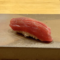 恵比寿 えんどう - 北海道戸井漁港 マグロ 赤身漬け 118kg
                    さっと漬けにした赤身の酸味が程良く、赤身らしい美味しさがあります♪