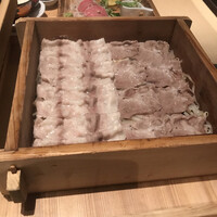 華蓮  大阪心斎橋店 - せいろ蒸し上段（豚肉、もやし）