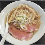 麺処 晴 - 塩そば \700 かなり豪勢な雰囲気ですがこれデフォです。そして味は見た目以上にウマシ！