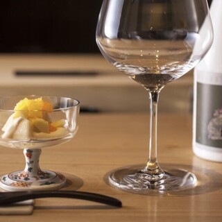 個々の日本酒の酒質に合わせた最適な酒器でご提供