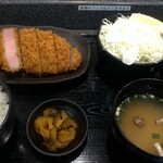 とんかつとカツカレーの店 キセキ食堂 岩槻店 - キセキカツ200gとカレーソース