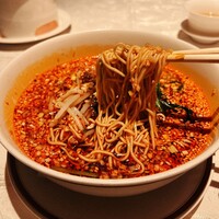 筑紫樓 銀座店 - オレンジ色の強いインパクト