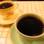 MOKICHI珈琲 - ブルンジ・Nzove・ステーション／シティロースト（手前）と桜色マイルドブレンド（奥）