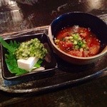 哲粋 - Ｈ25.04　お通し（ダシ豆腐、煮込み）