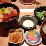 Yakitori Isshoubin - そぼろとろろ丼定食。