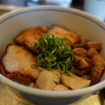 麺屋 八っすんば - チャーシュー丼