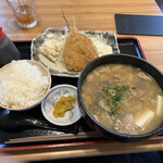 武屋食堂 - 野菜たくさんの豚汁とアジフライ定食